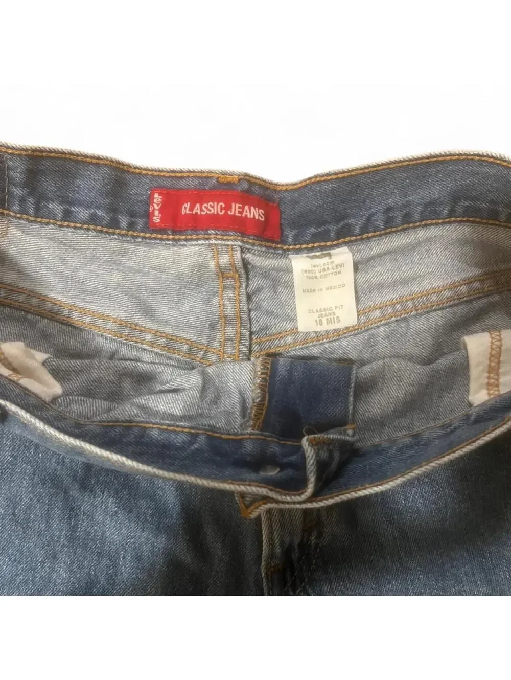Vintage Levi's Classic Blue Denim Jorts – Size 38